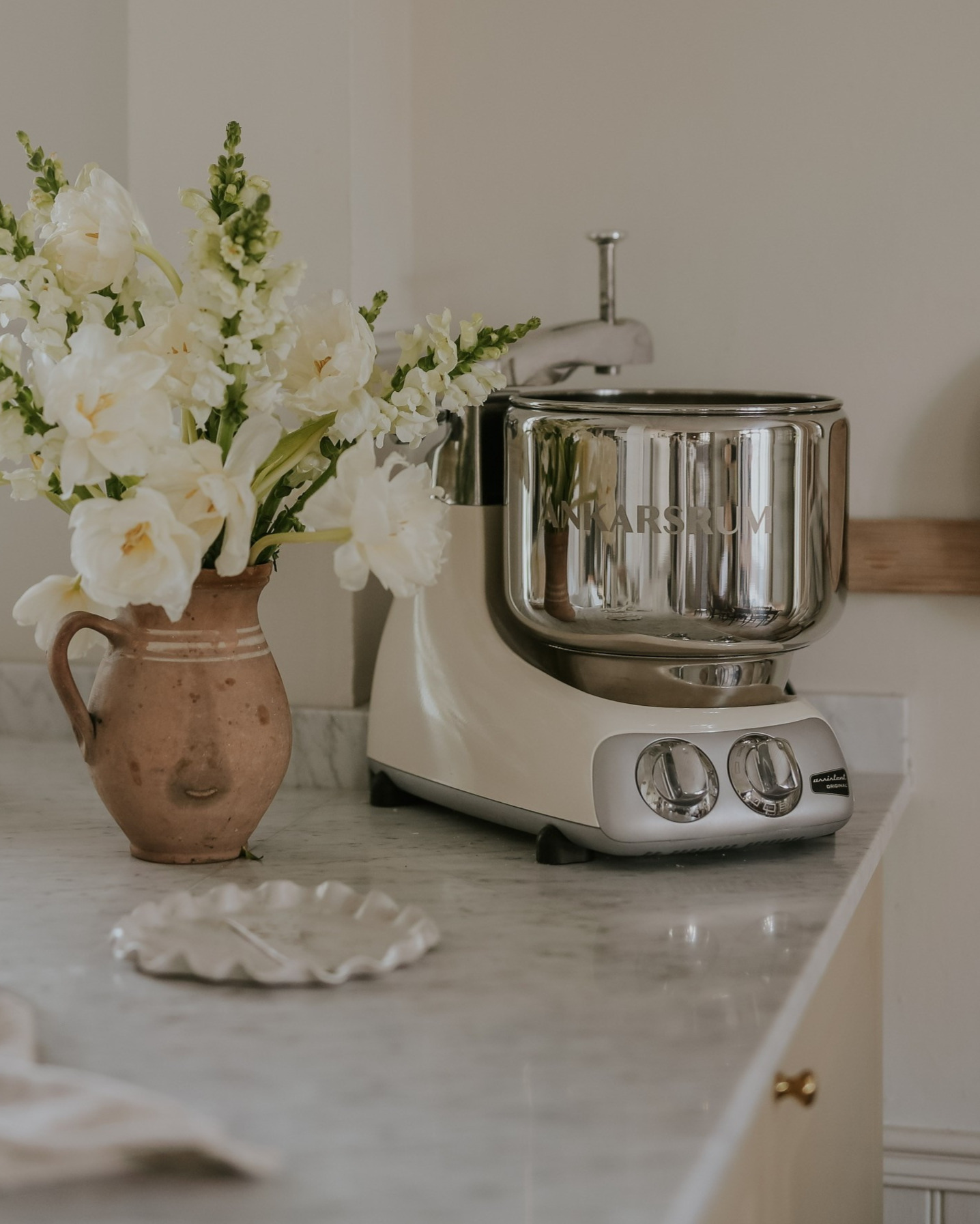 Explore Creme Light