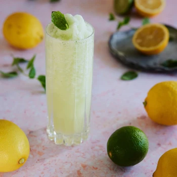 a picture of a slush with lemon