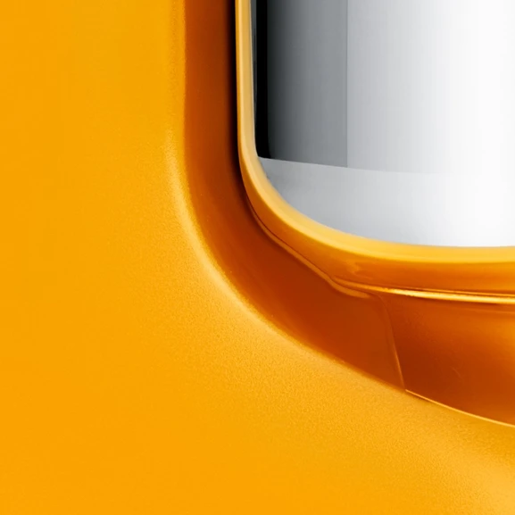 Primo piano di Ankarsrum Assistent Original nel colore Sunbeam Yellow.
