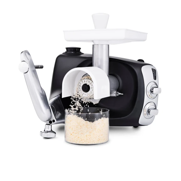 Ankarsrum Assistent Original avec la râpe installée, râpant du fromage.