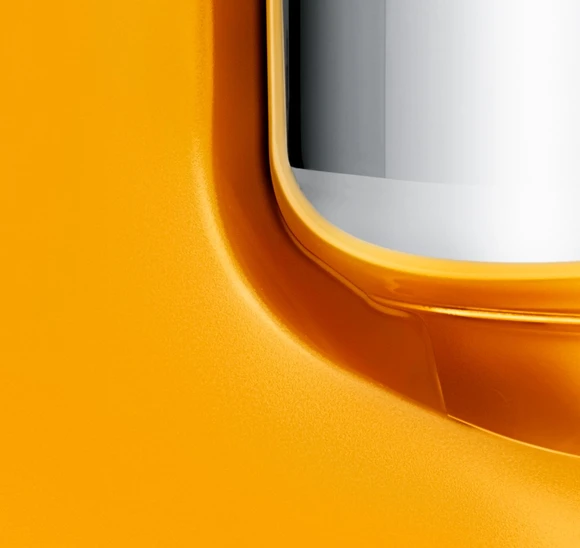 Primer plano de la Ankarsrum Assistent Original en color Sunbeam Yellow.