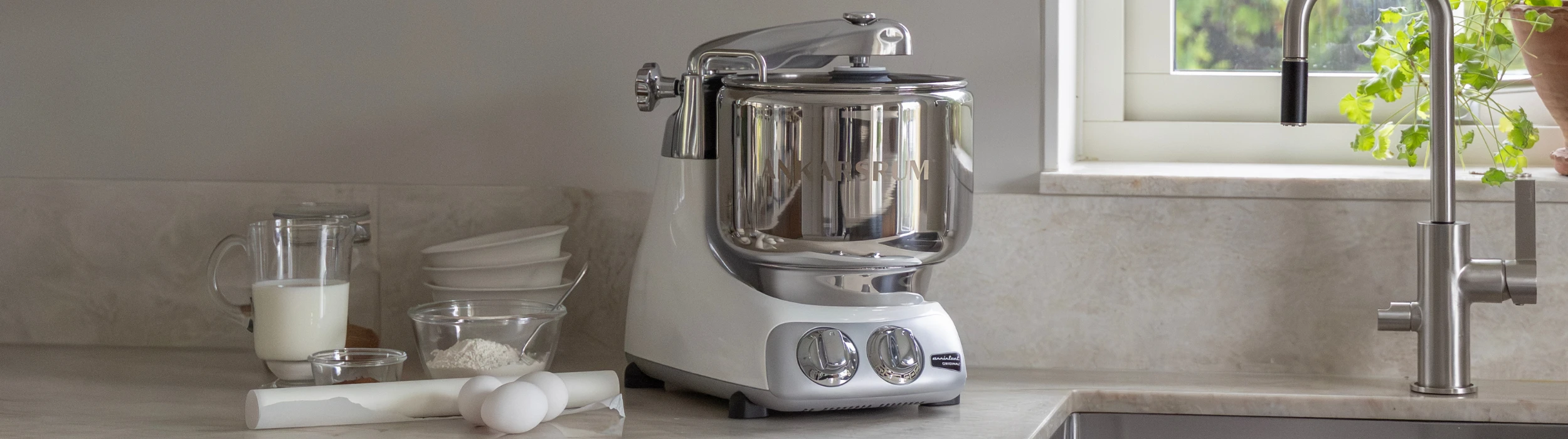 Ankarsrum Assistent Original kjøkkenmaskin – den ikoniske svenske klassikeren for profesjonell baking og matlaging fra bunnen.