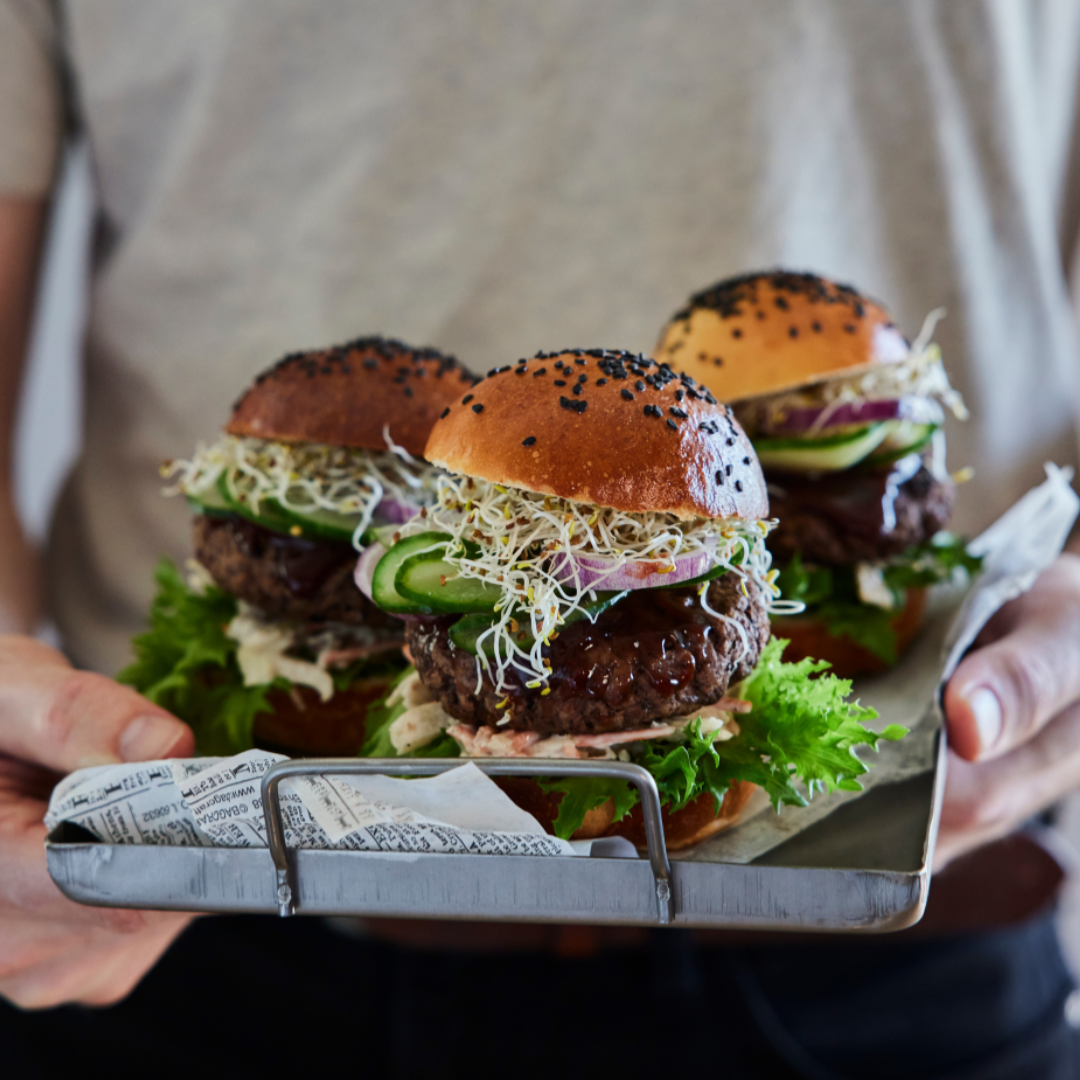 Saftiga hamburgare för BBQ med egenmalet kött från Ankarsrums köttkvarn