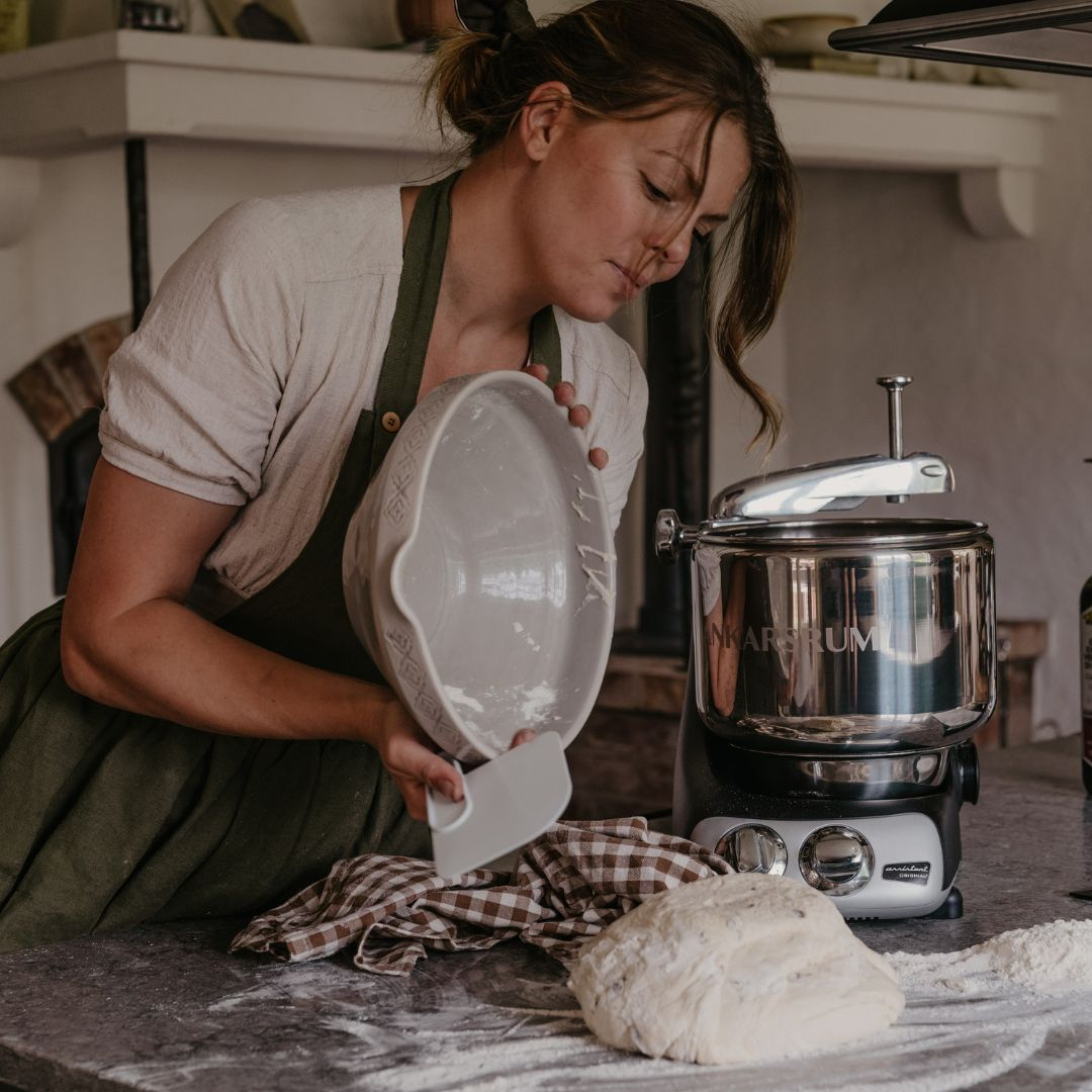 "Why the Ankarsrum Assistent Original is the Best Birthday Gift – A Powerful and Versatile Stand Mixer